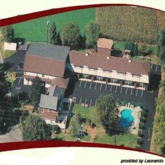 Cherry Lane Motor Inn Amish Country Ronks Exterior photo