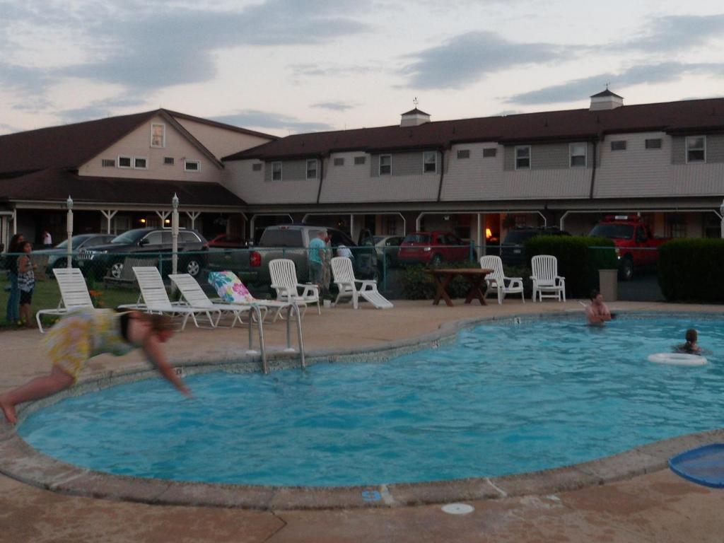 Cherry Lane Motor Inn Amish Country Ronks Exterior photo